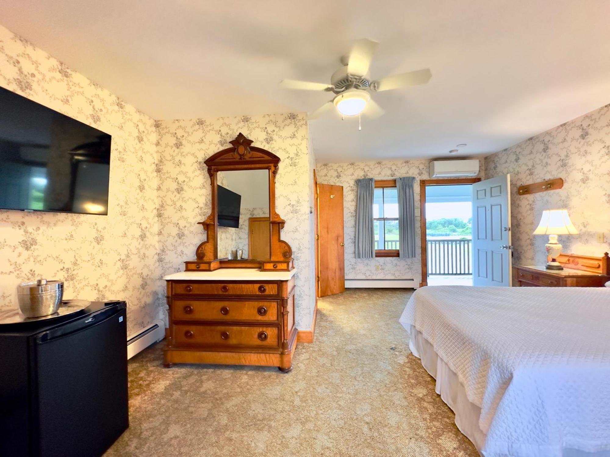 Rose Farm Inn Нью-Шорхэм Экстерьер фото